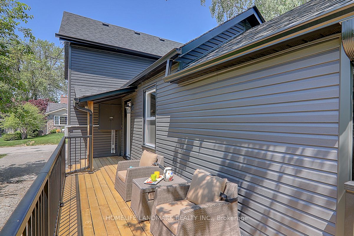 22 Duchess St