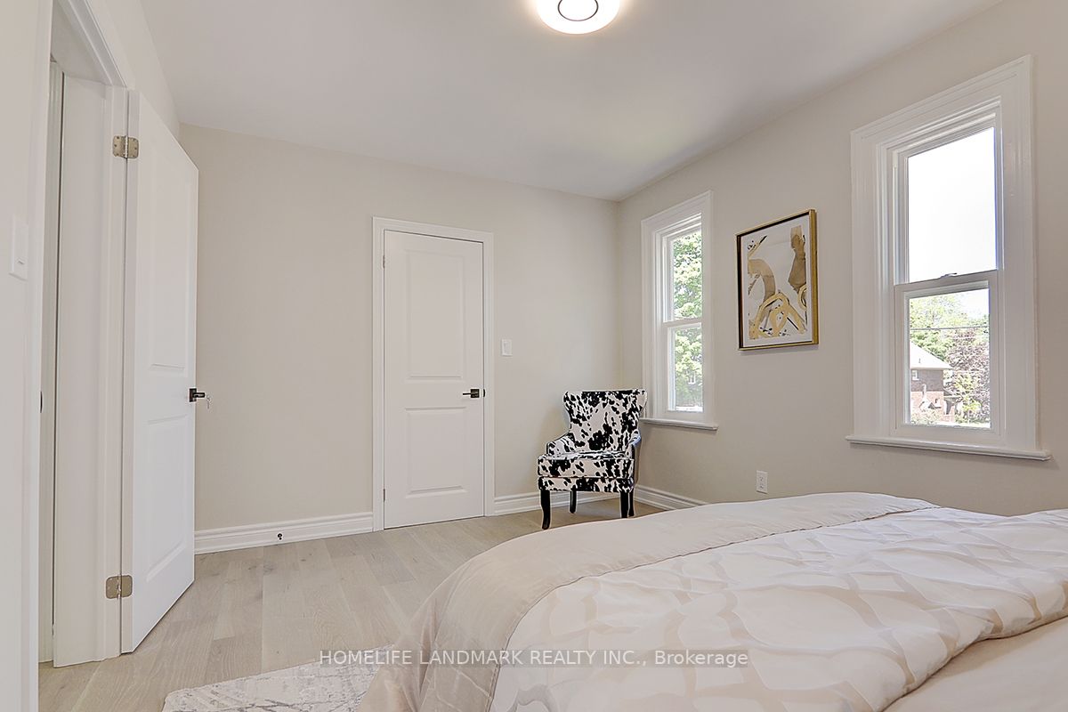 22 Duchess St