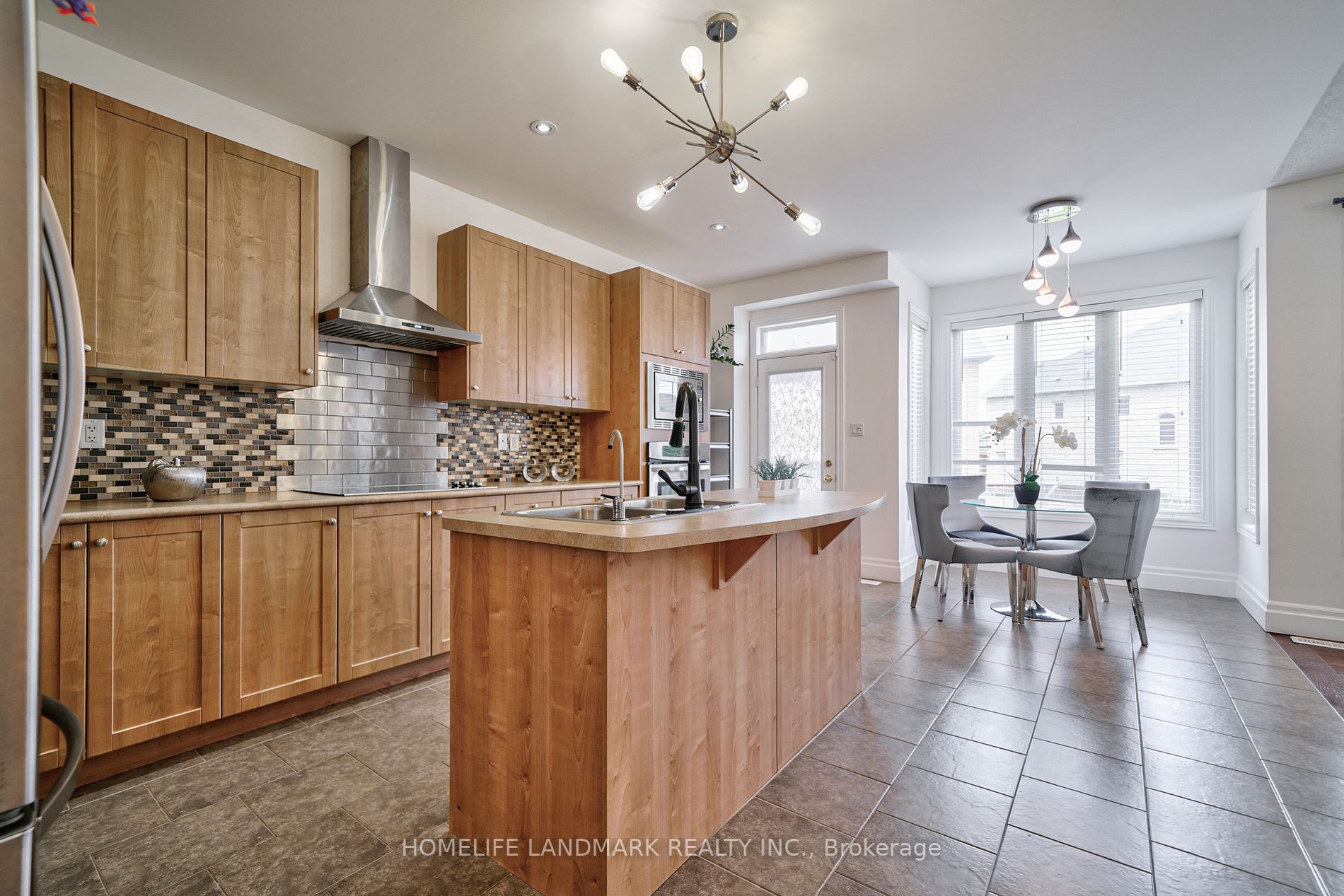 35 Yakefarm Blvd