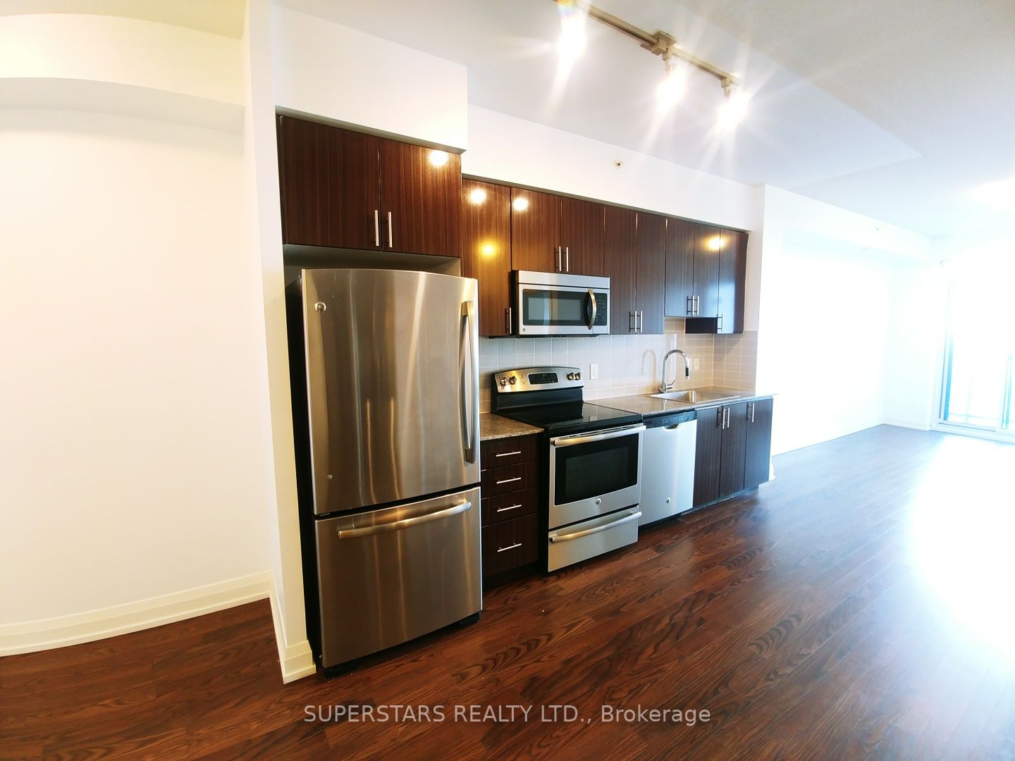 7161 Yonge St, #2133