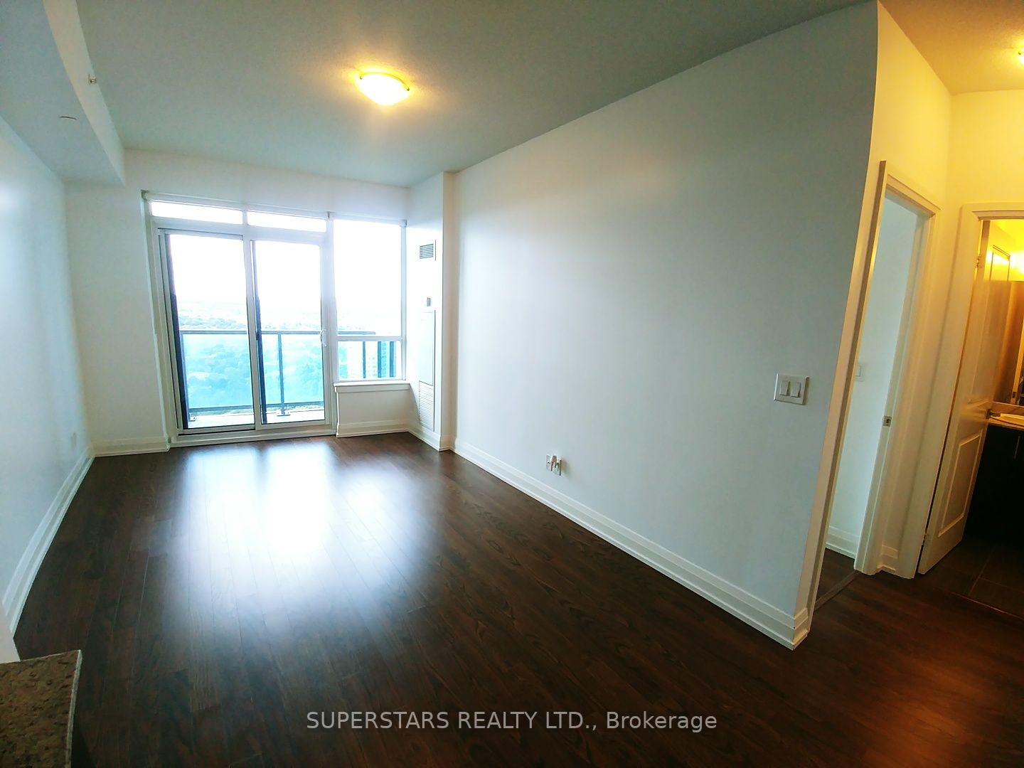 7161 Yonge St, #2133