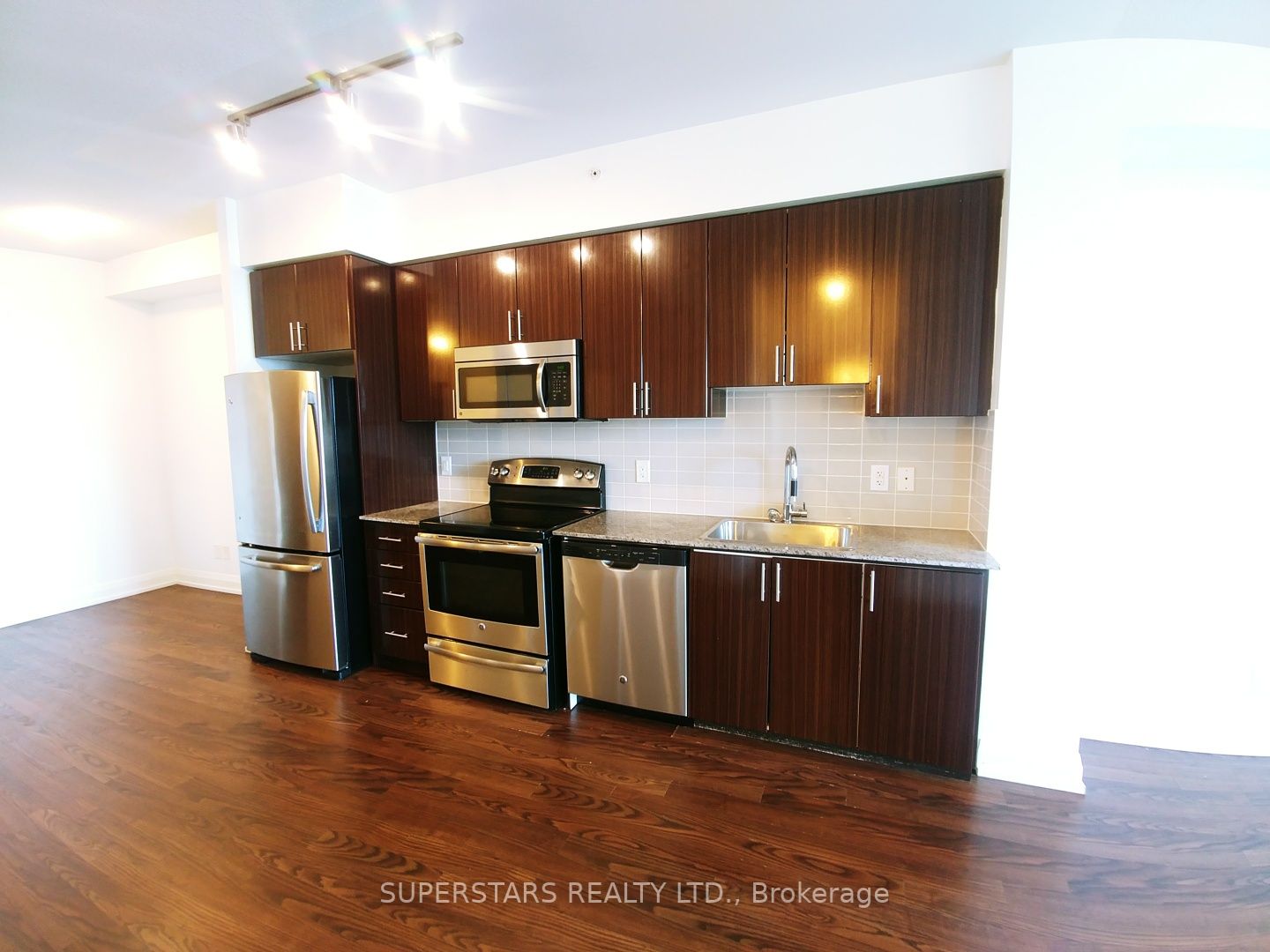 7161 Yonge St, #2133