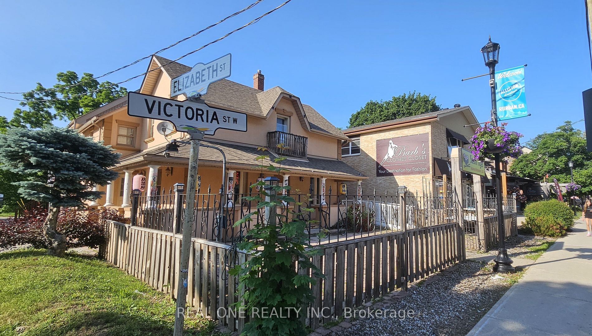 126 Victoria St W