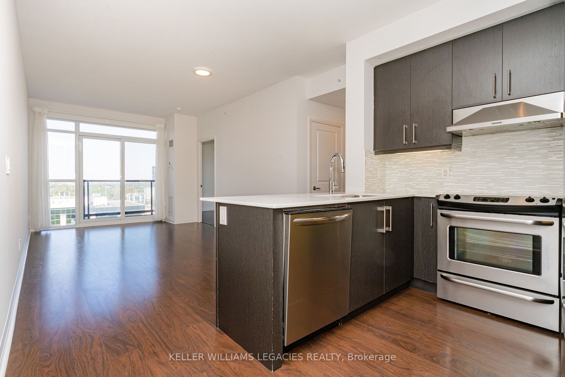 55 Oneida Cres, #908