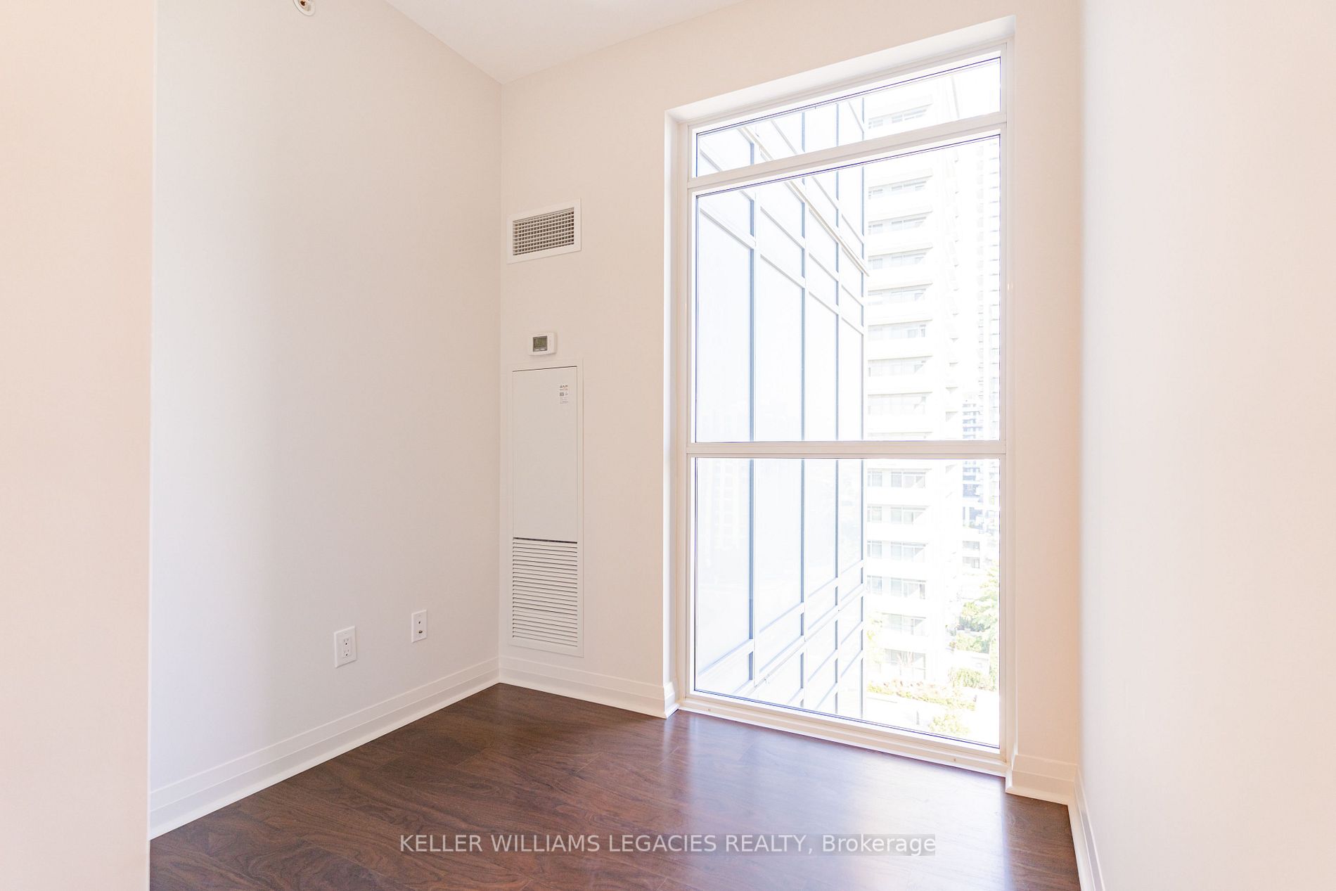 55 Oneida Cres, #908