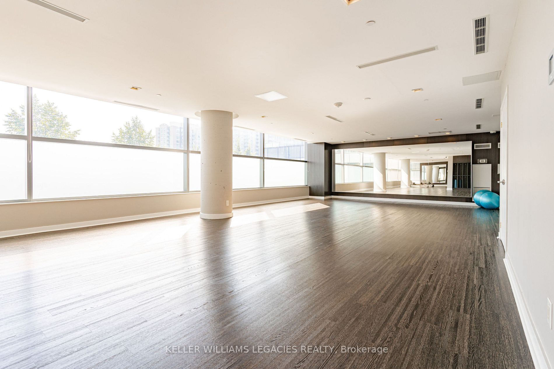 55 Oneida Cres, #908
