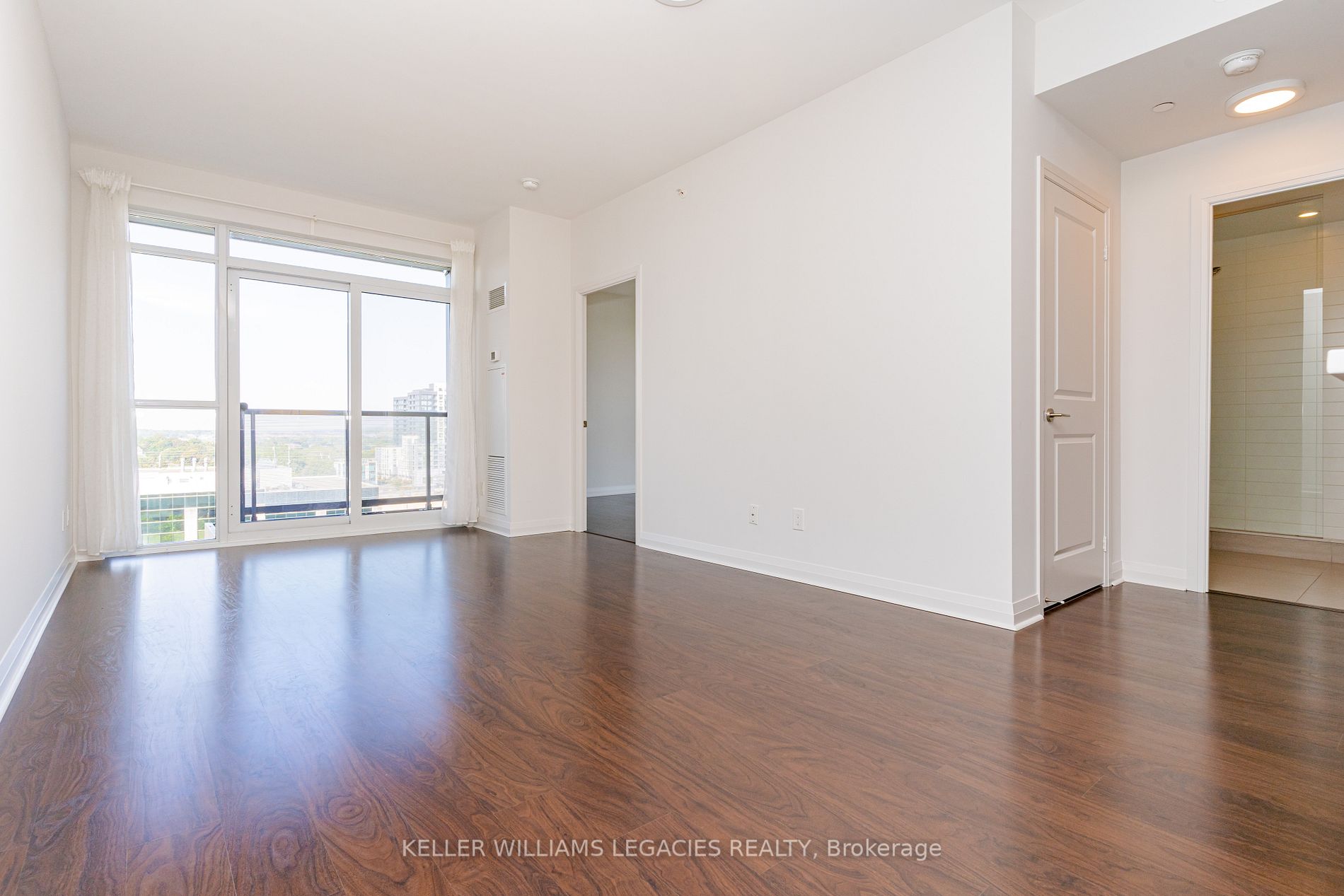 55 Oneida Cres, #908
