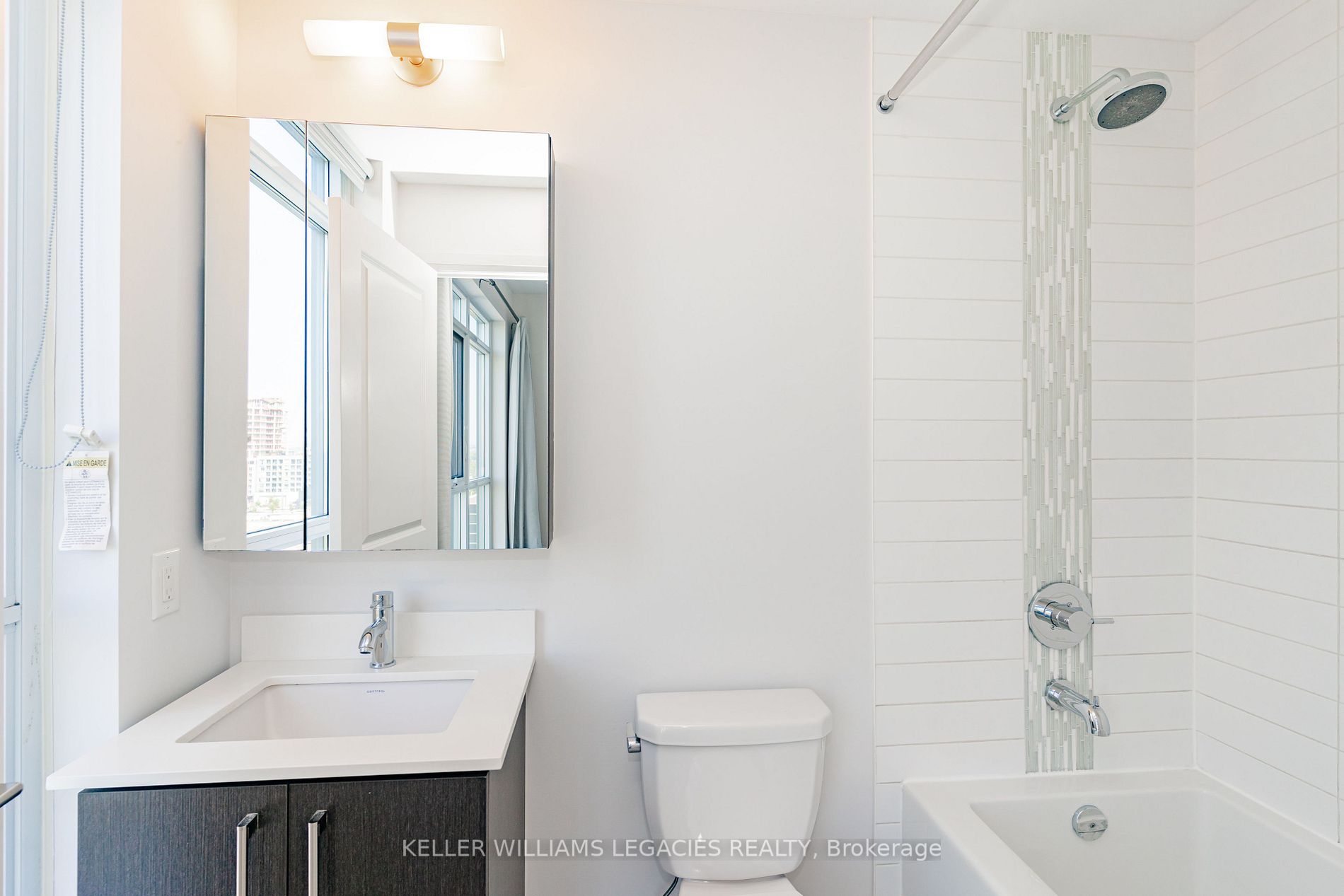 55 Oneida Cres, #908