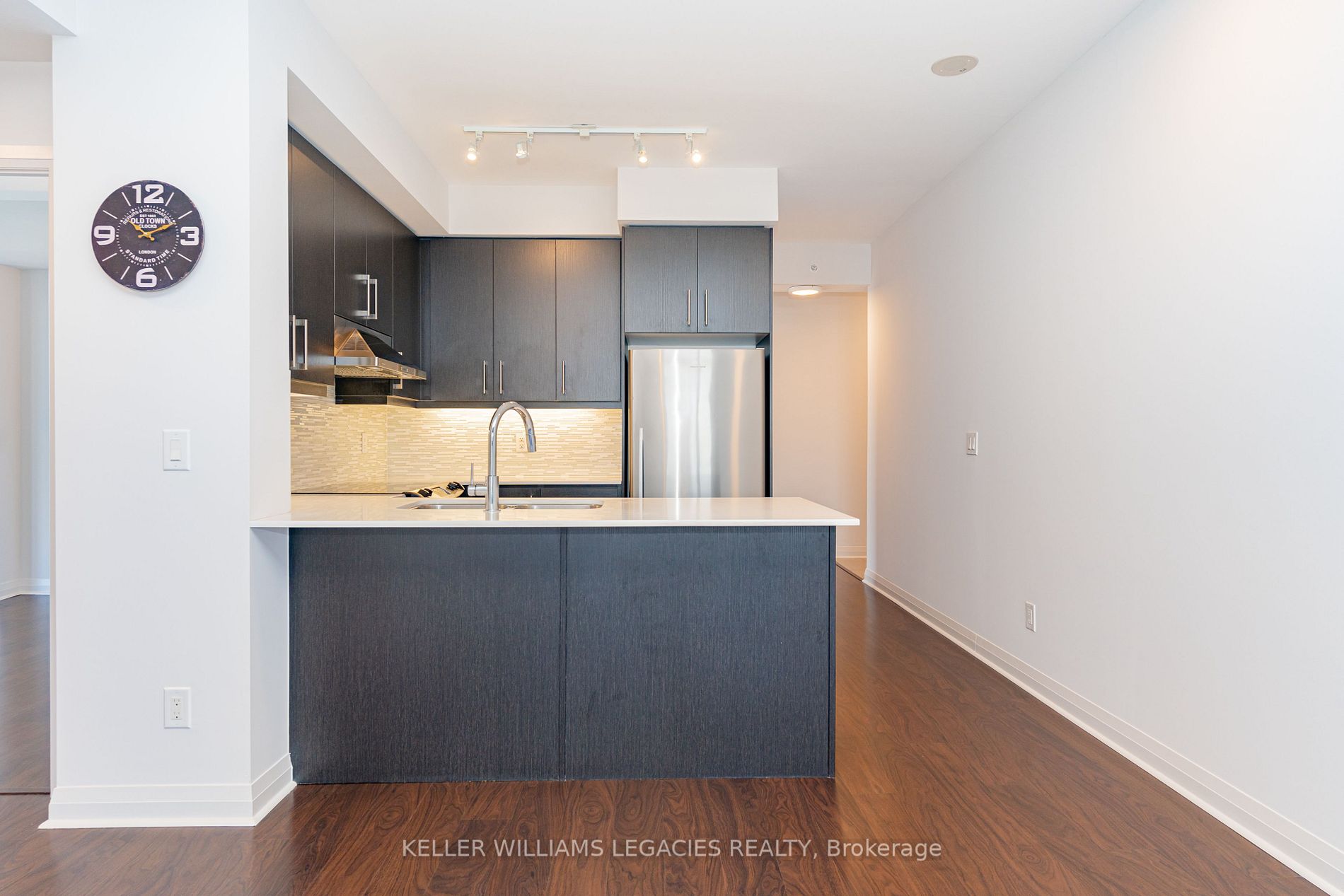 55 Oneida Cres, #908
