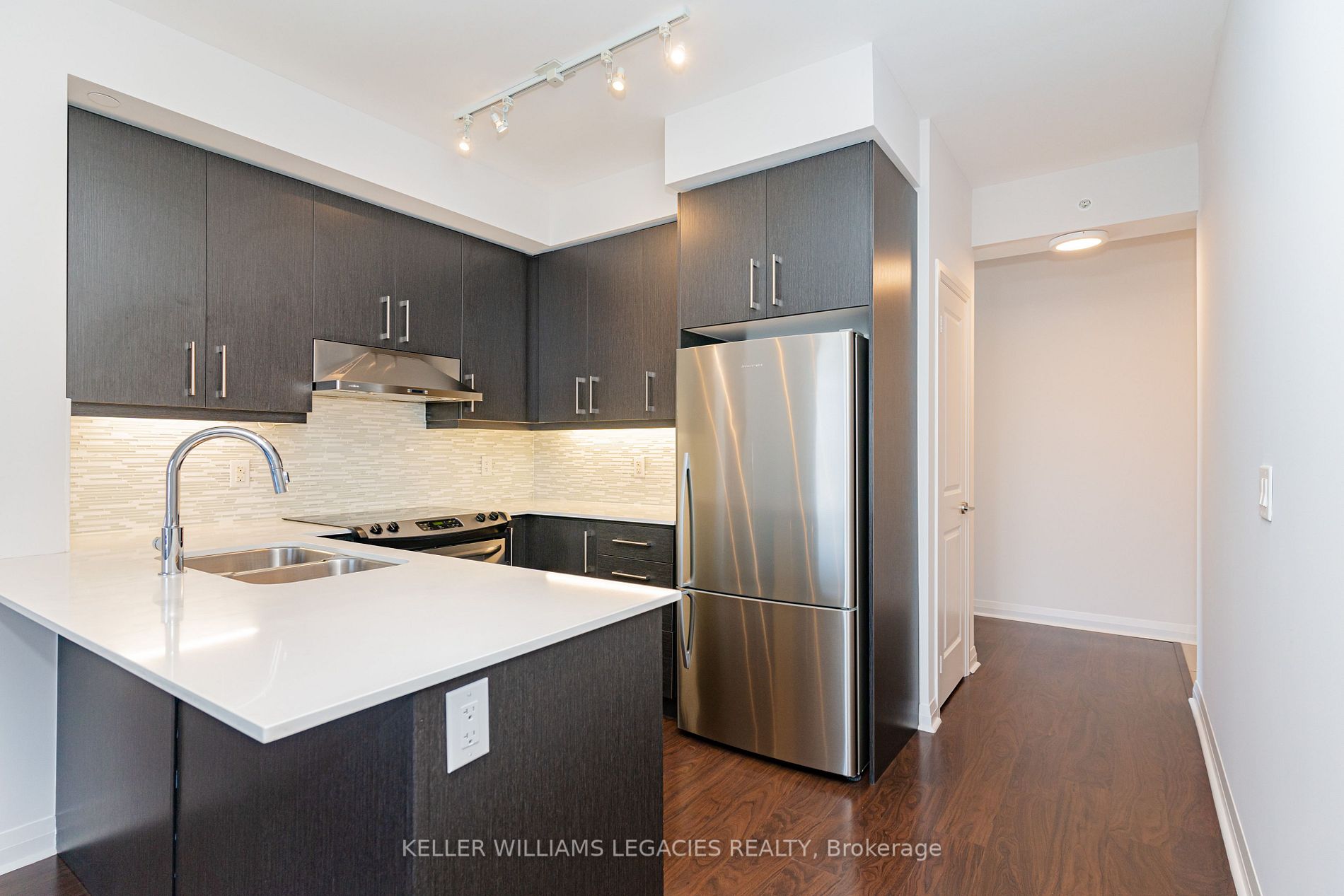 55 Oneida Cres, #908