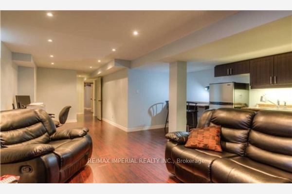 29 Trelawny Rd, Markham
