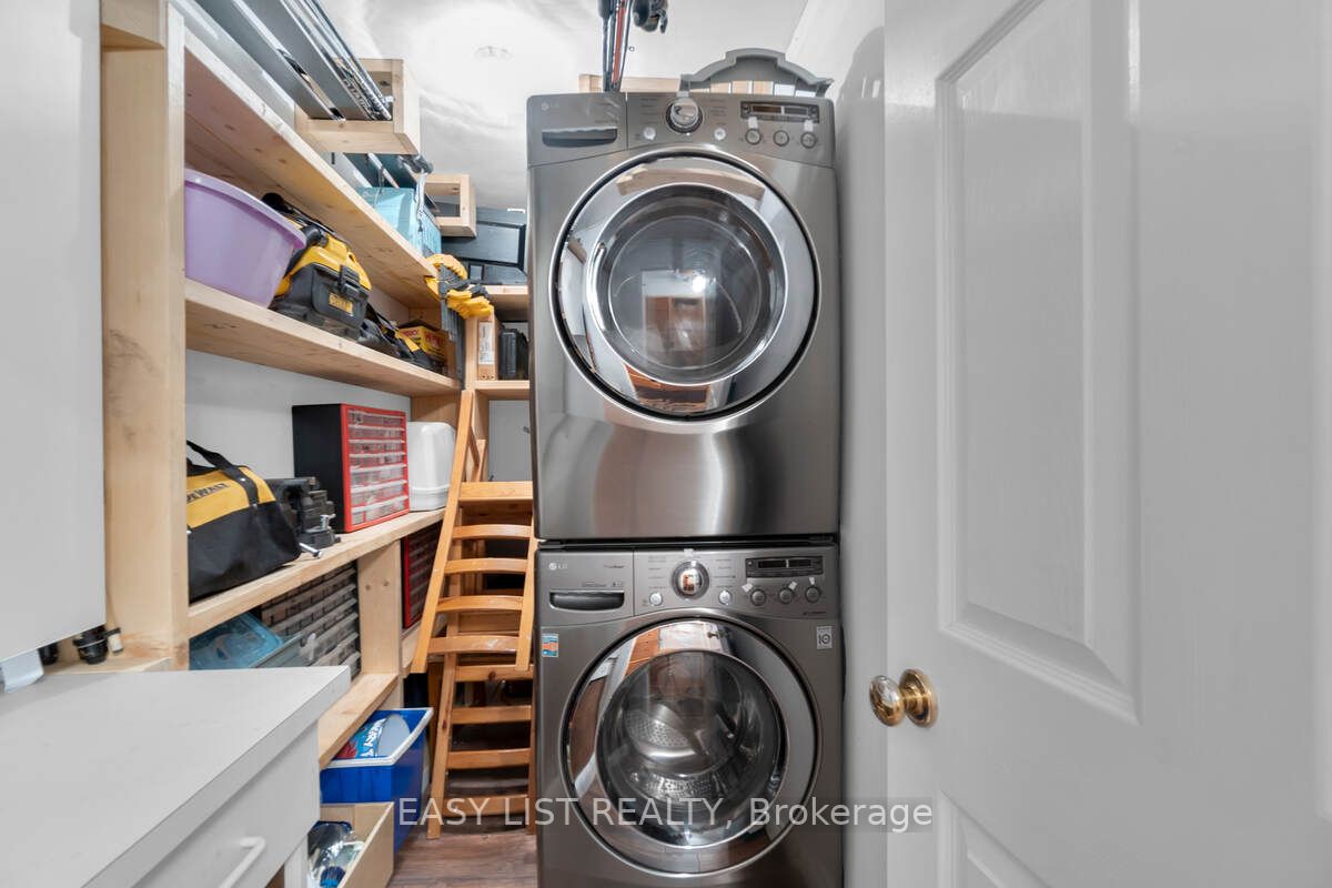 20 Harding Blvd W, #810