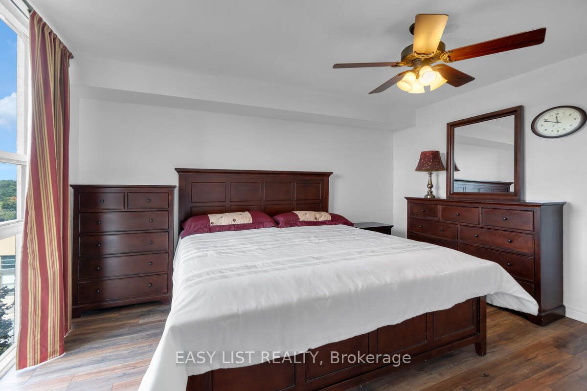 20 Harding Blvd W, #810