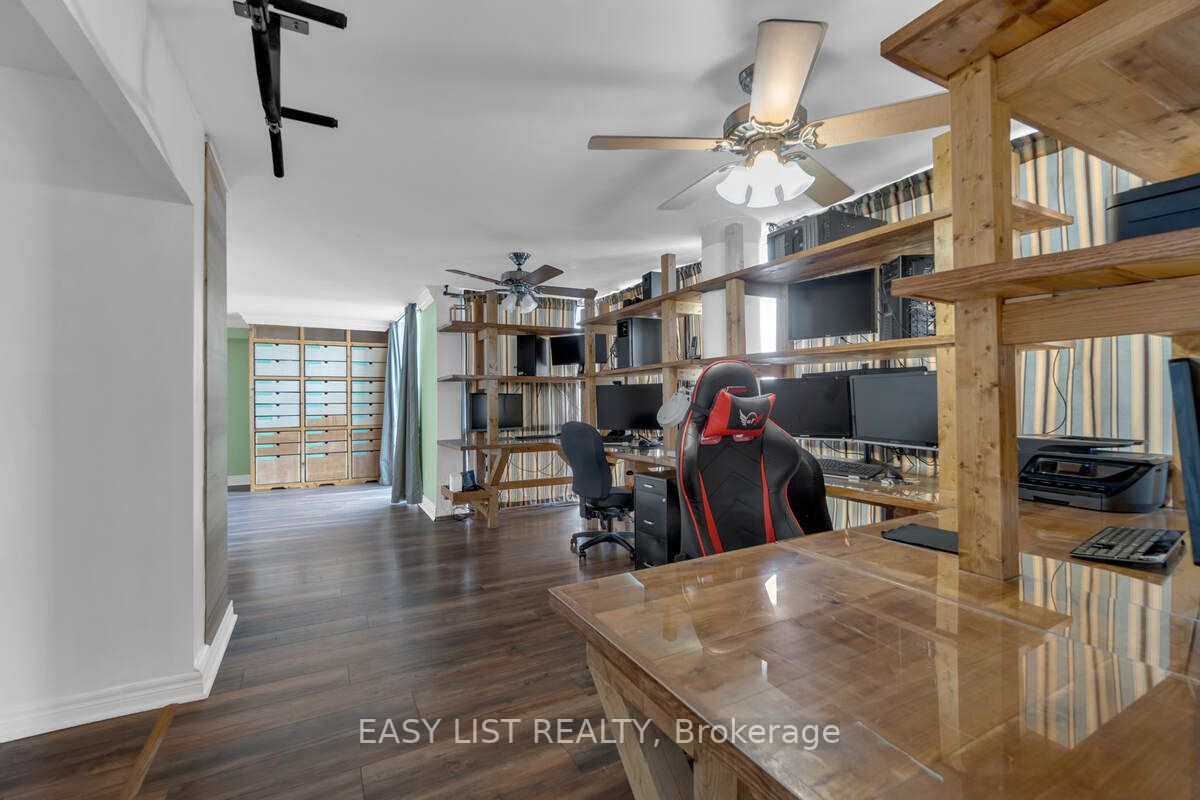 20 Harding Blvd W, #810