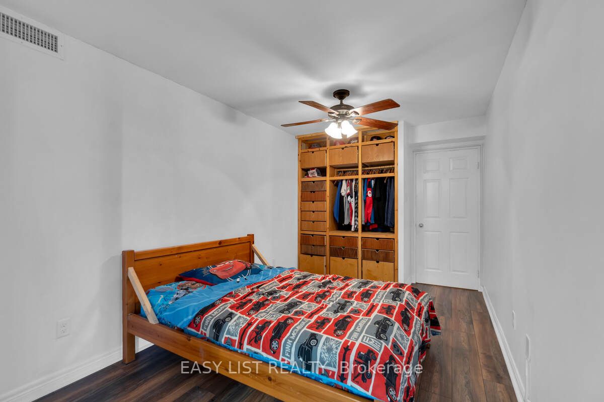 20 Harding Blvd W, #810