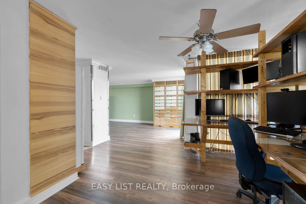 20 Harding Blvd W, #810