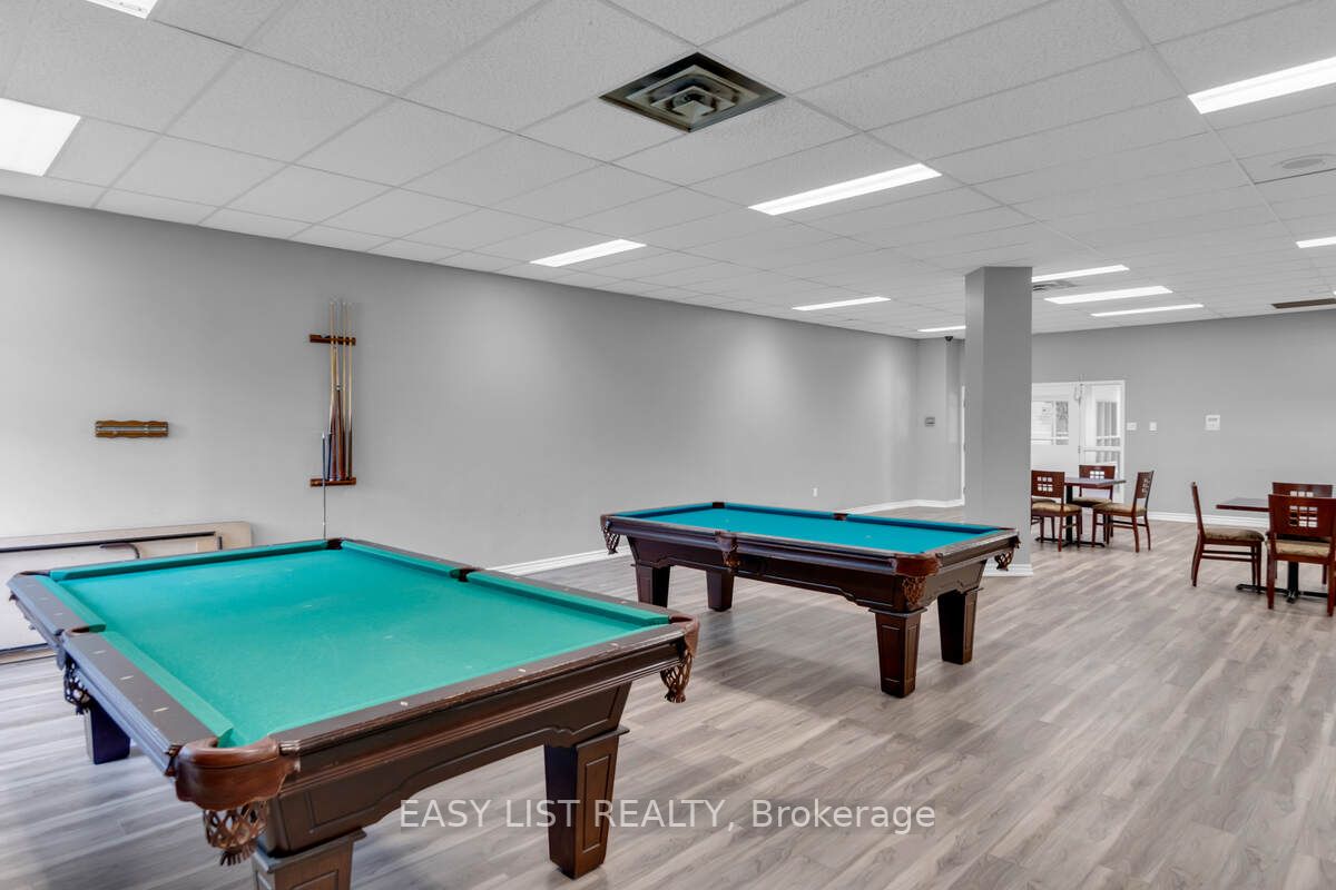 20 Harding Blvd W, #810