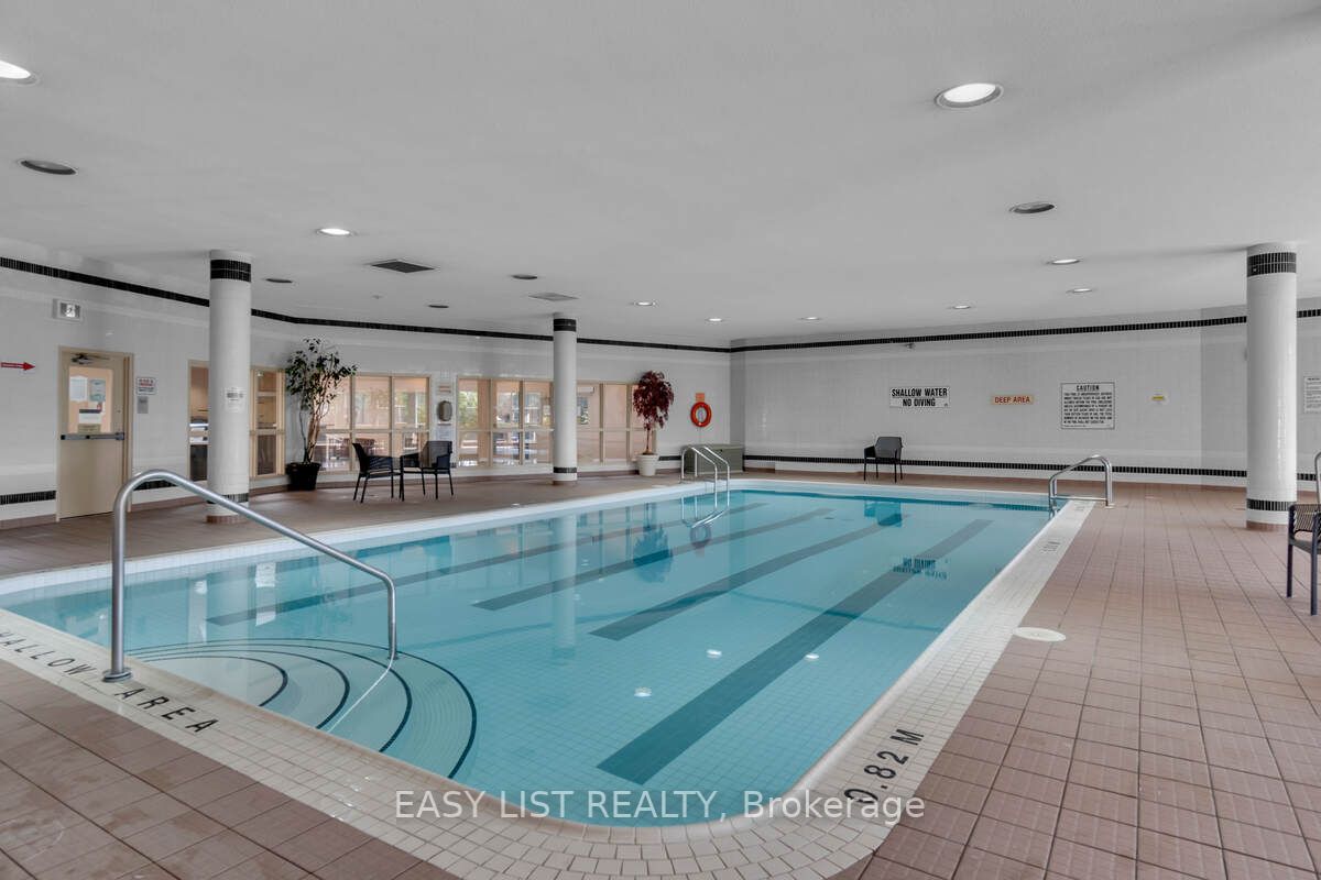 20 Harding Blvd W, #810