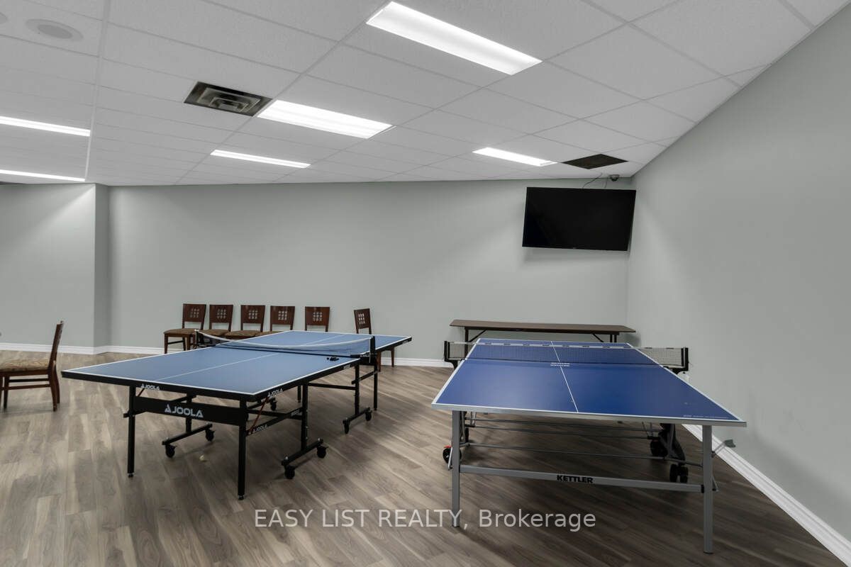 20 Harding Blvd W, #810