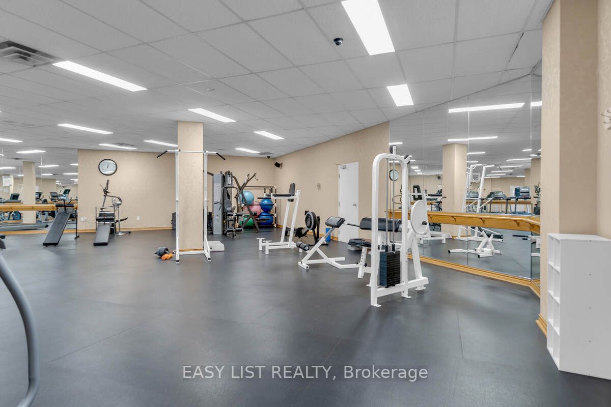 20 Harding Blvd W, #810
