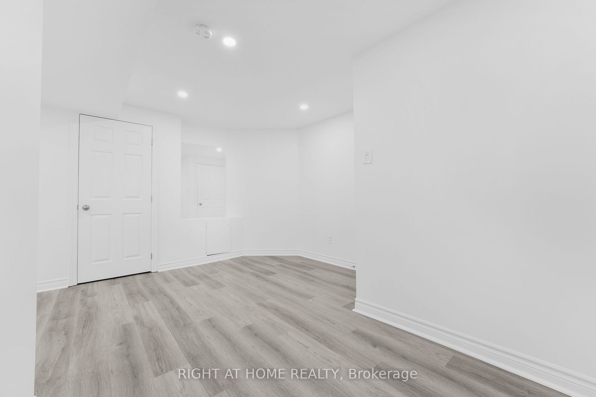 535 Walpole Cres, #Lower