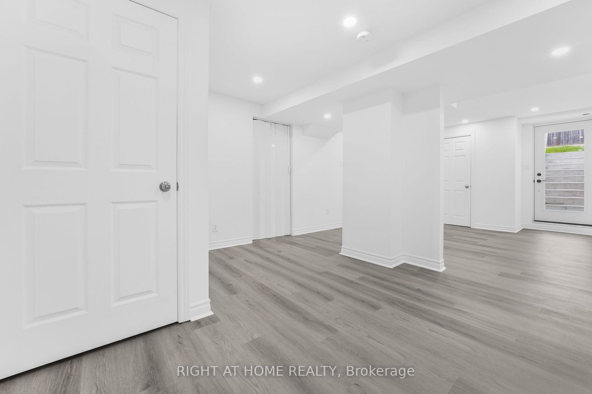 535 Walpole Cres, #Lower