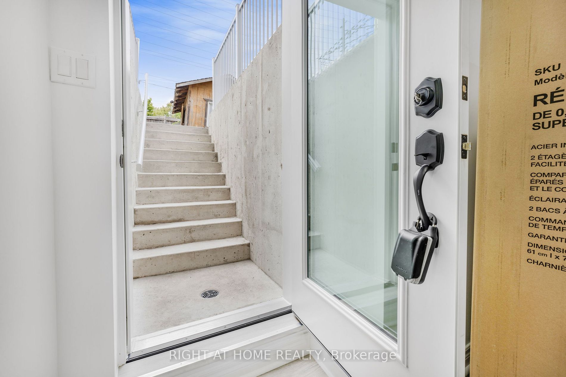 535 Walpole Cres, #Lower