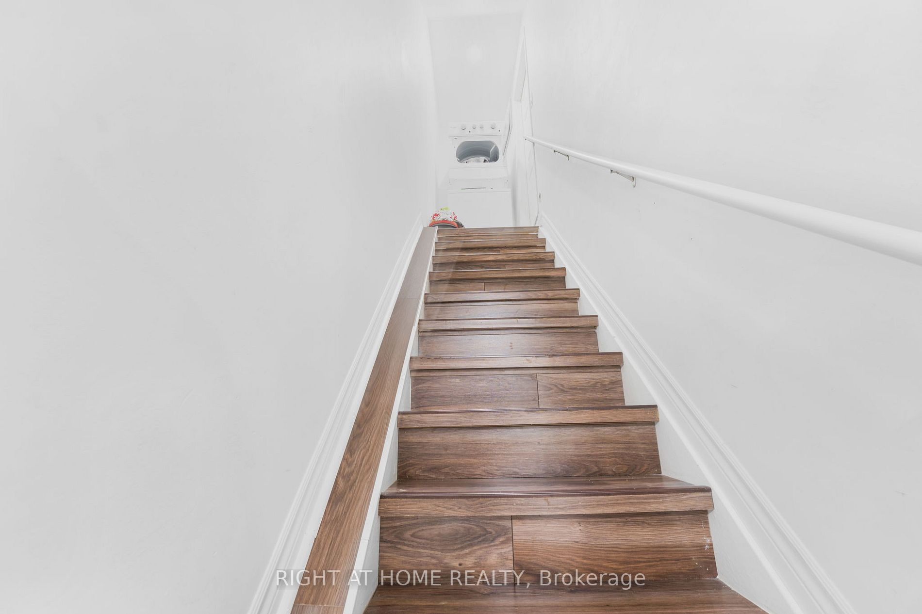 535 Walpole Cres, #Lower