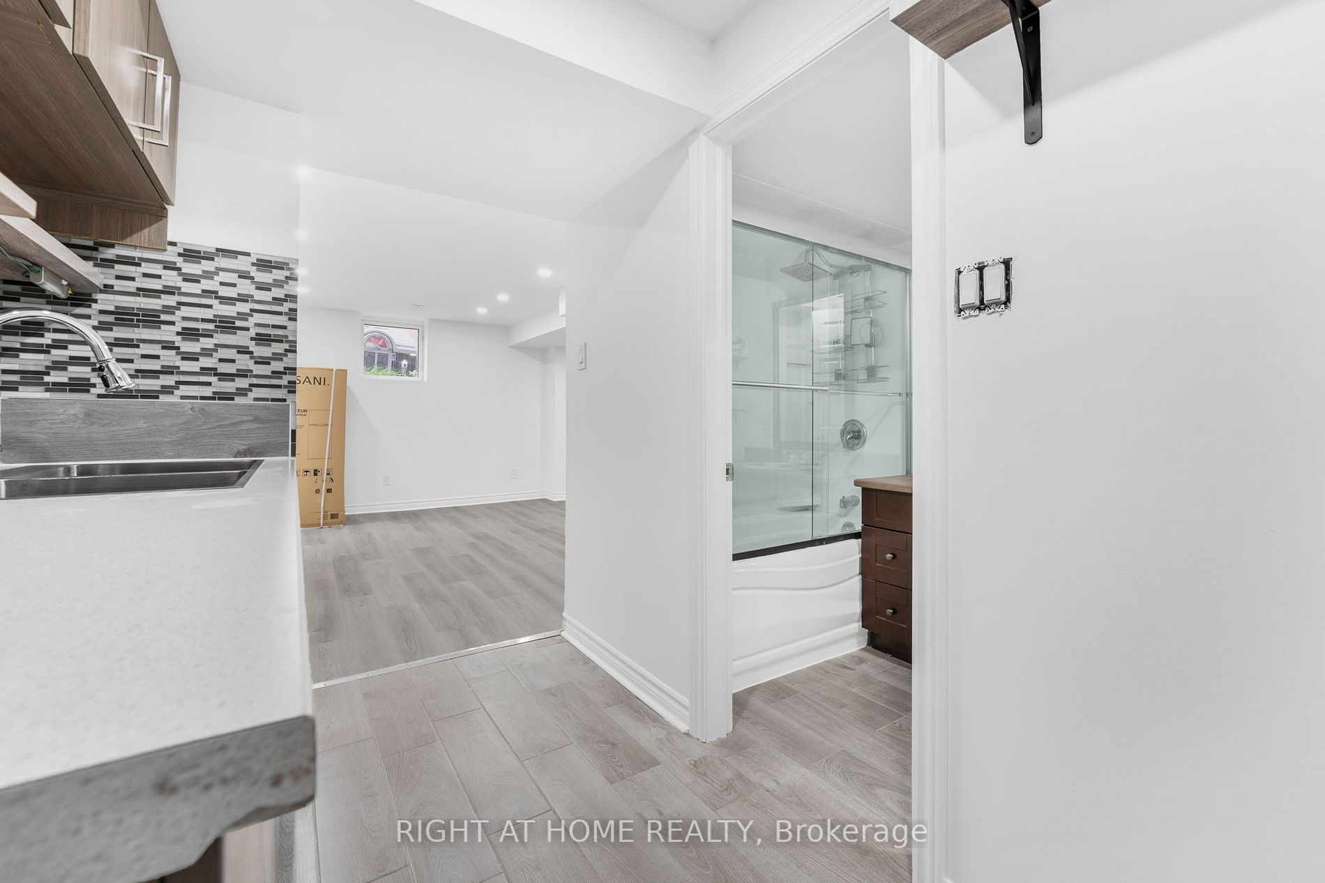 535 Walpole Cres, #Lower