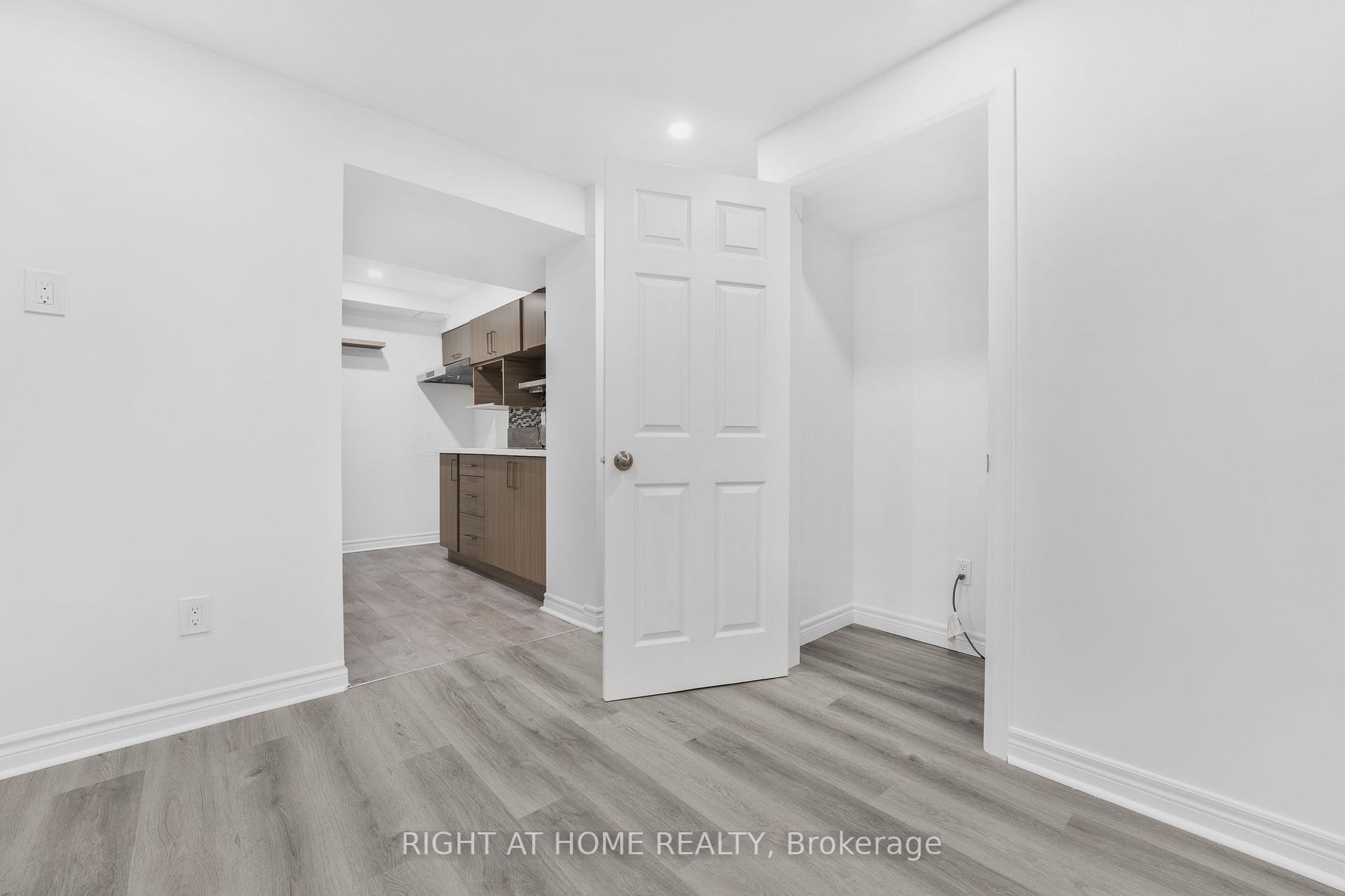 535 Walpole Cres, #Lower