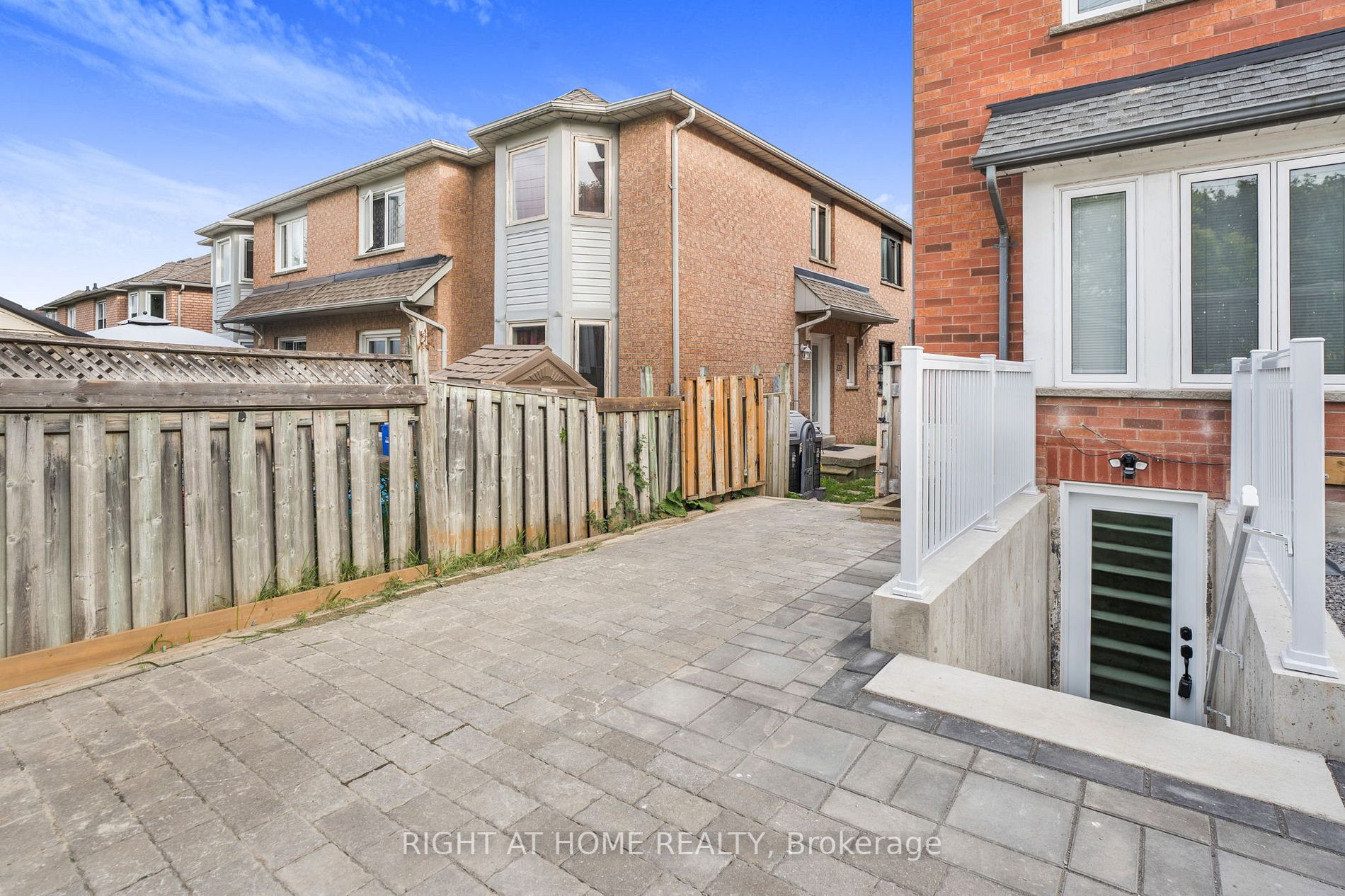 535 Walpole Cres, #Lower