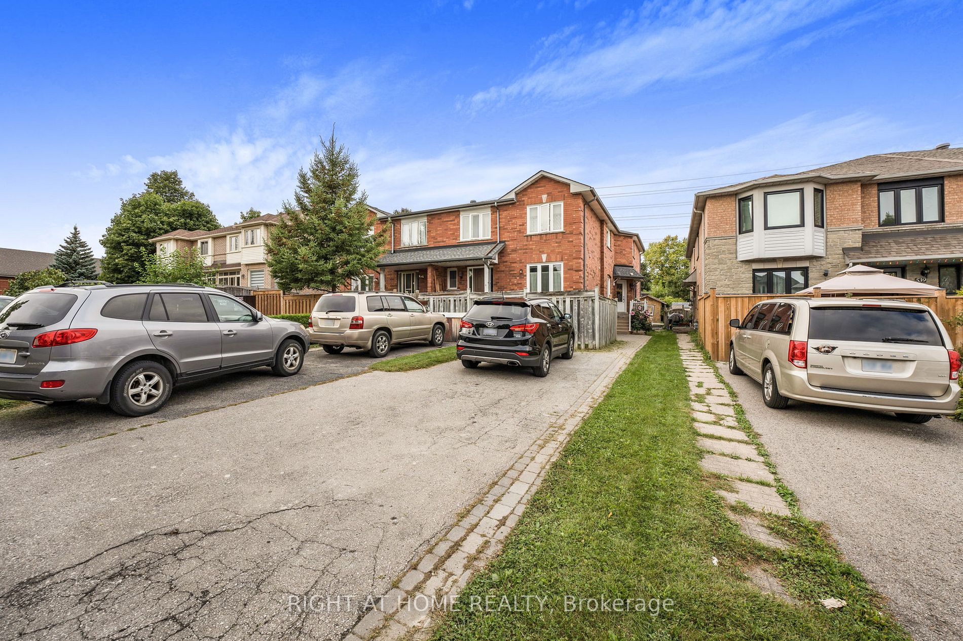 535 Walpole Cres, #Lower