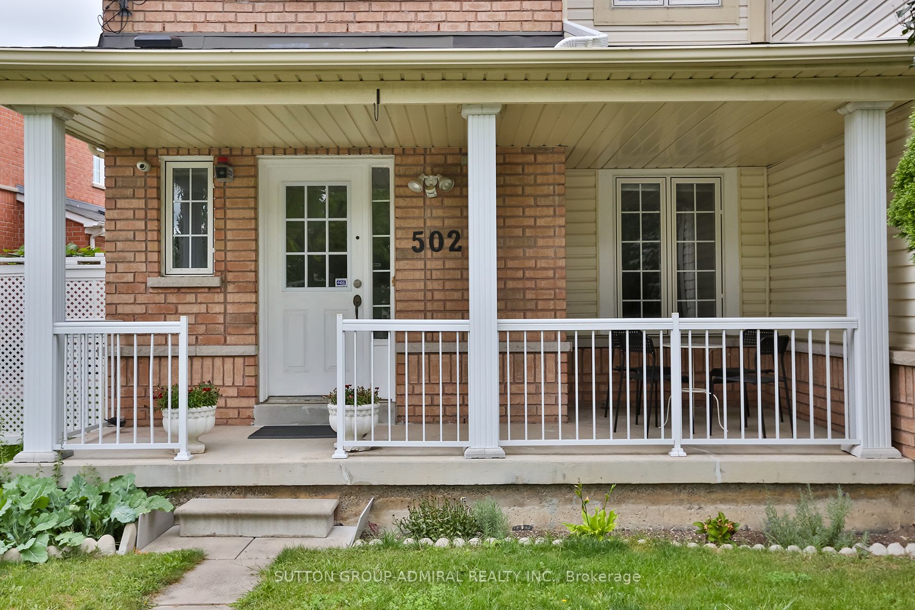 502 Bur Oak Ave