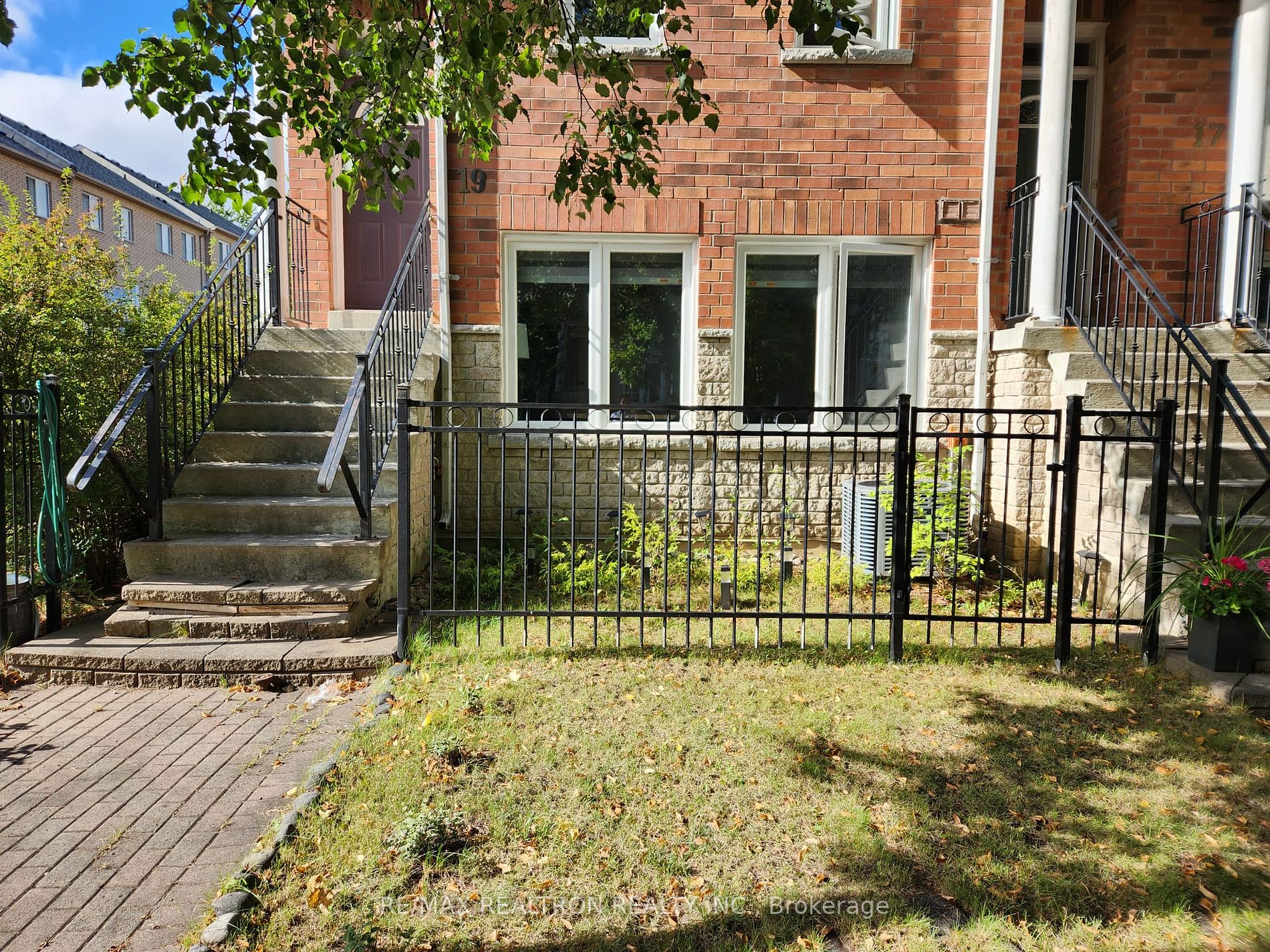 19 Leitchcroft Cres