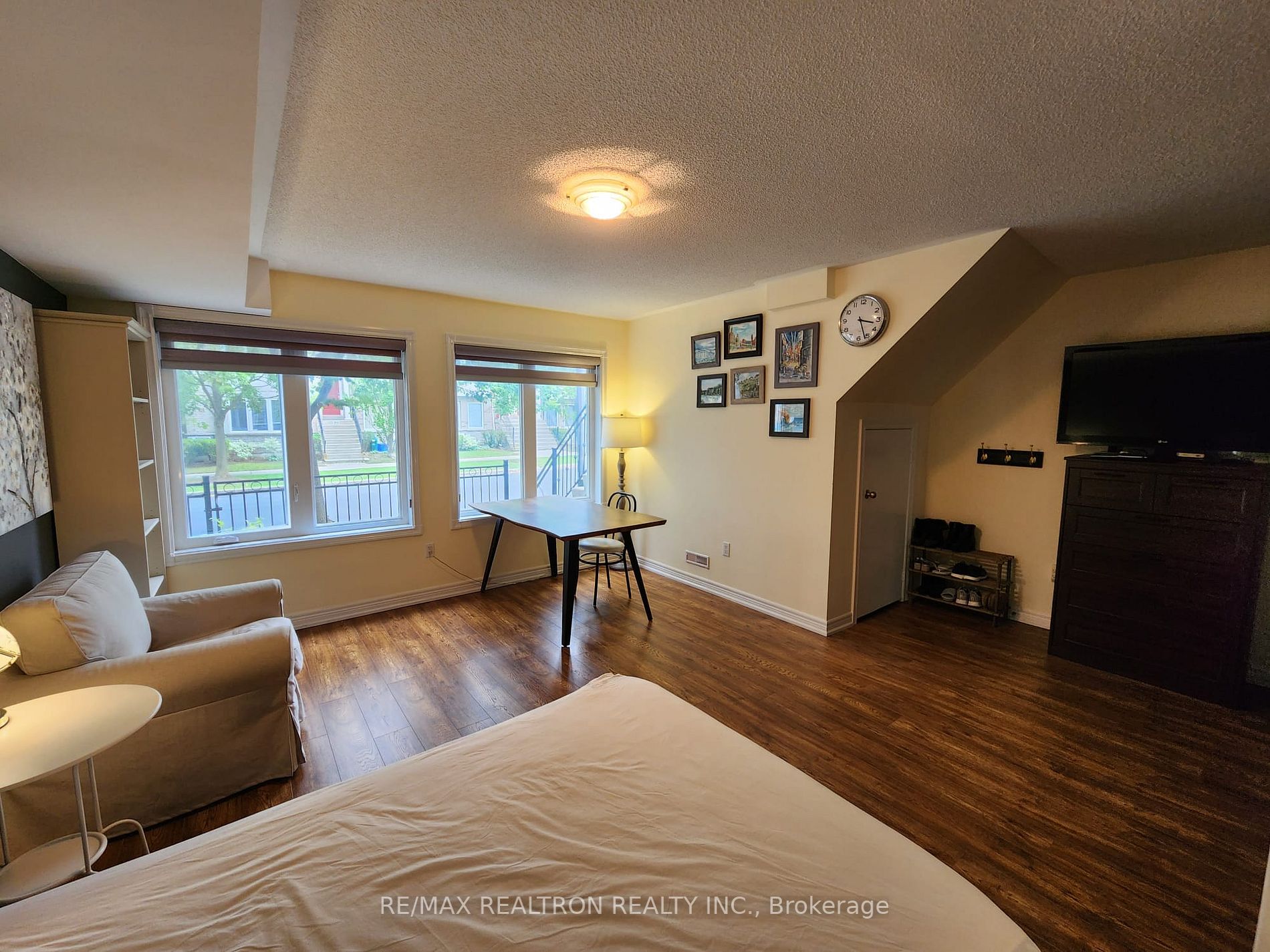 19 Leitchcroft Cres