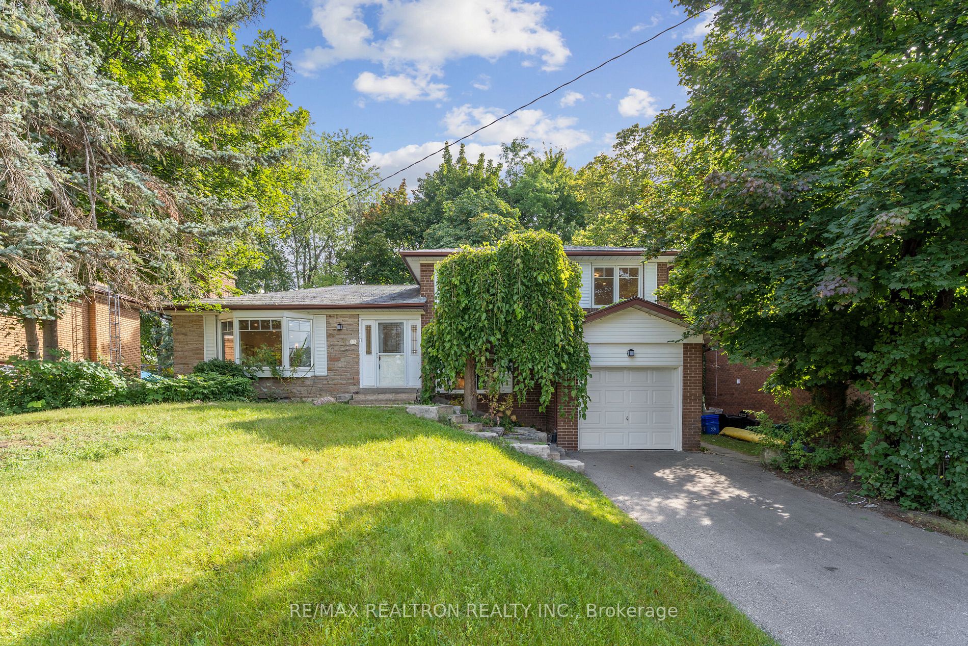 13 Willowgate Dr