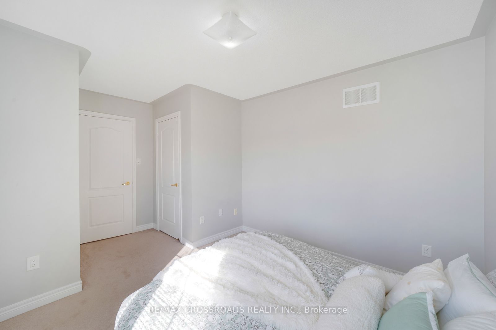 375 Mantle Ave