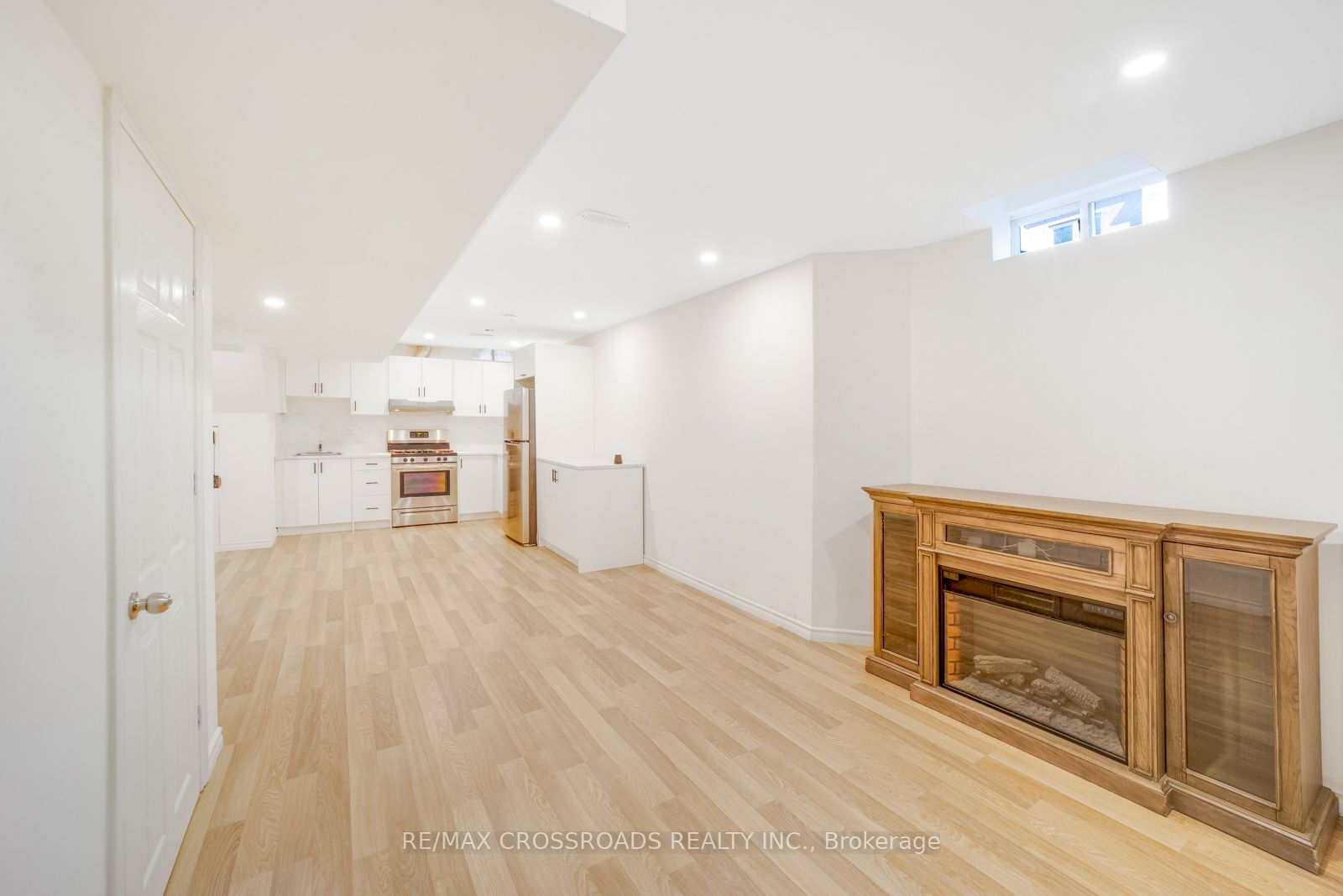 375 Mantle Ave