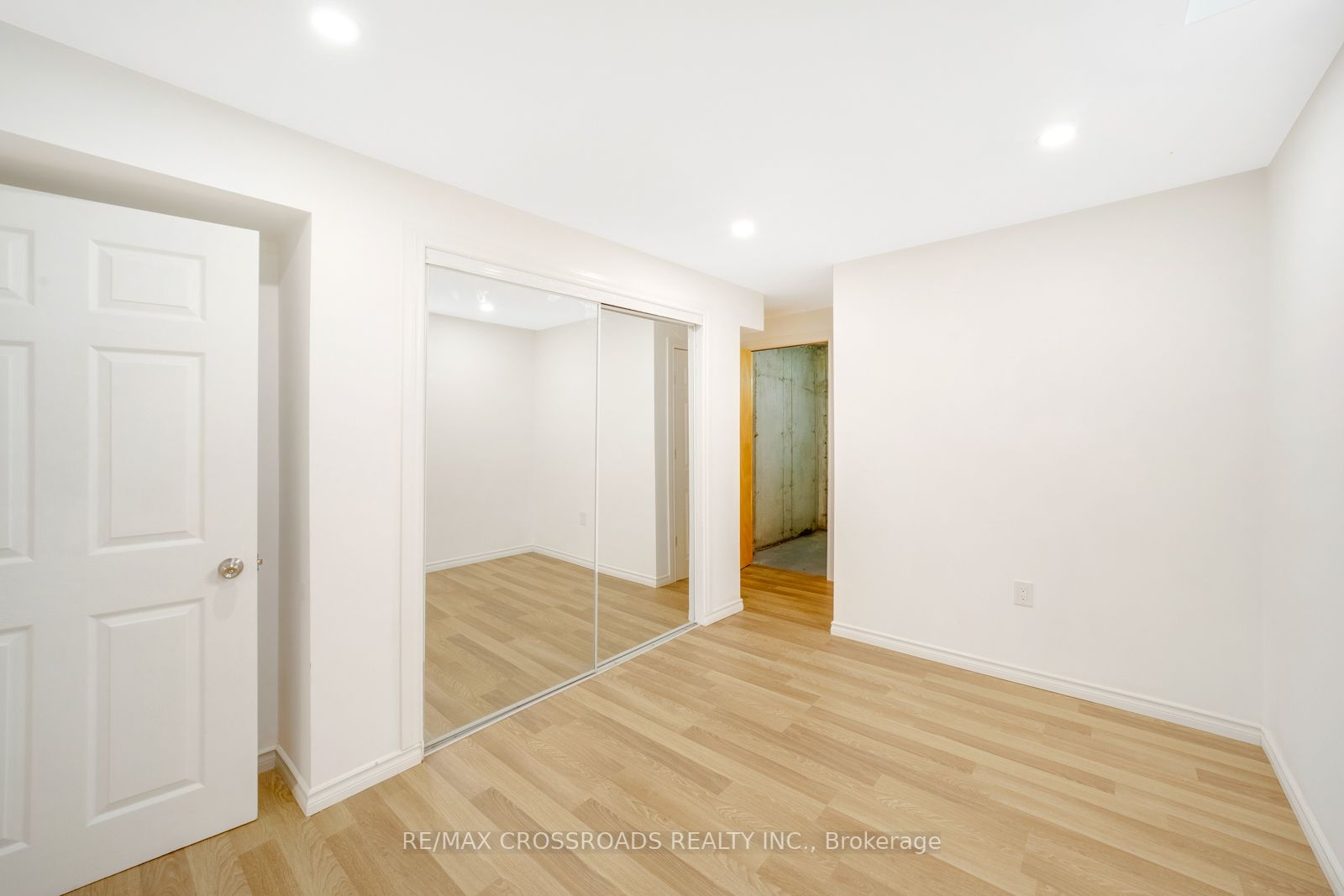 375 Mantle Ave