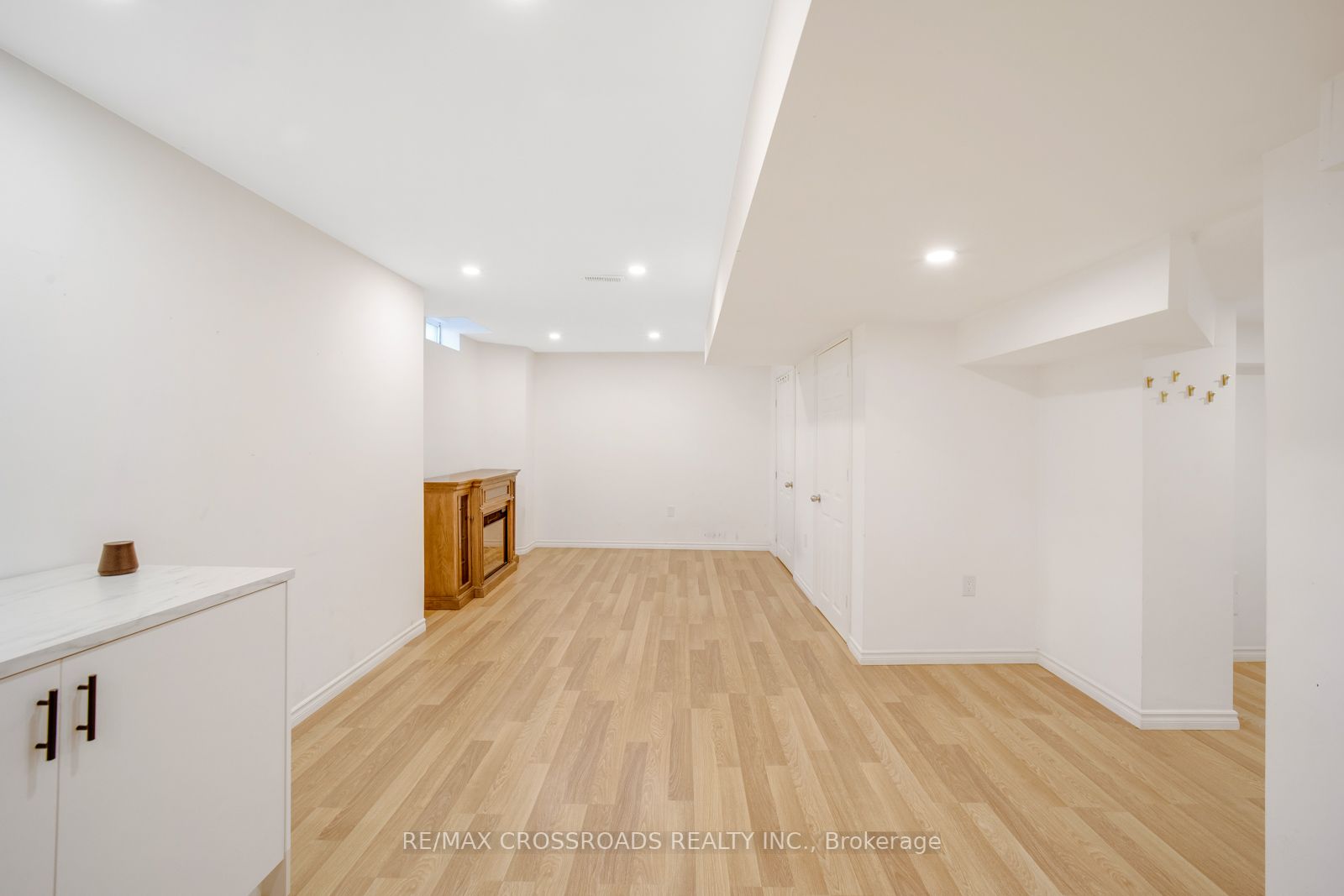 375 Mantle Ave