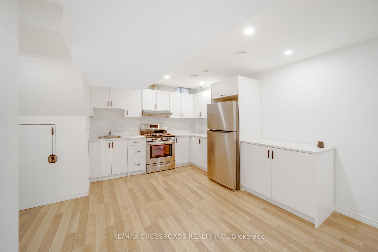 375 Mantle Ave