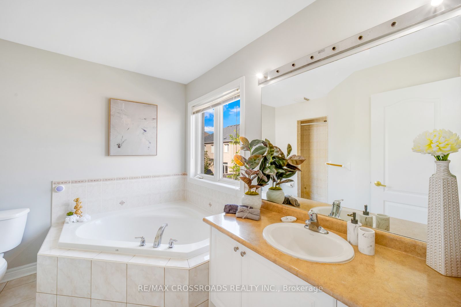 375 Mantle Ave