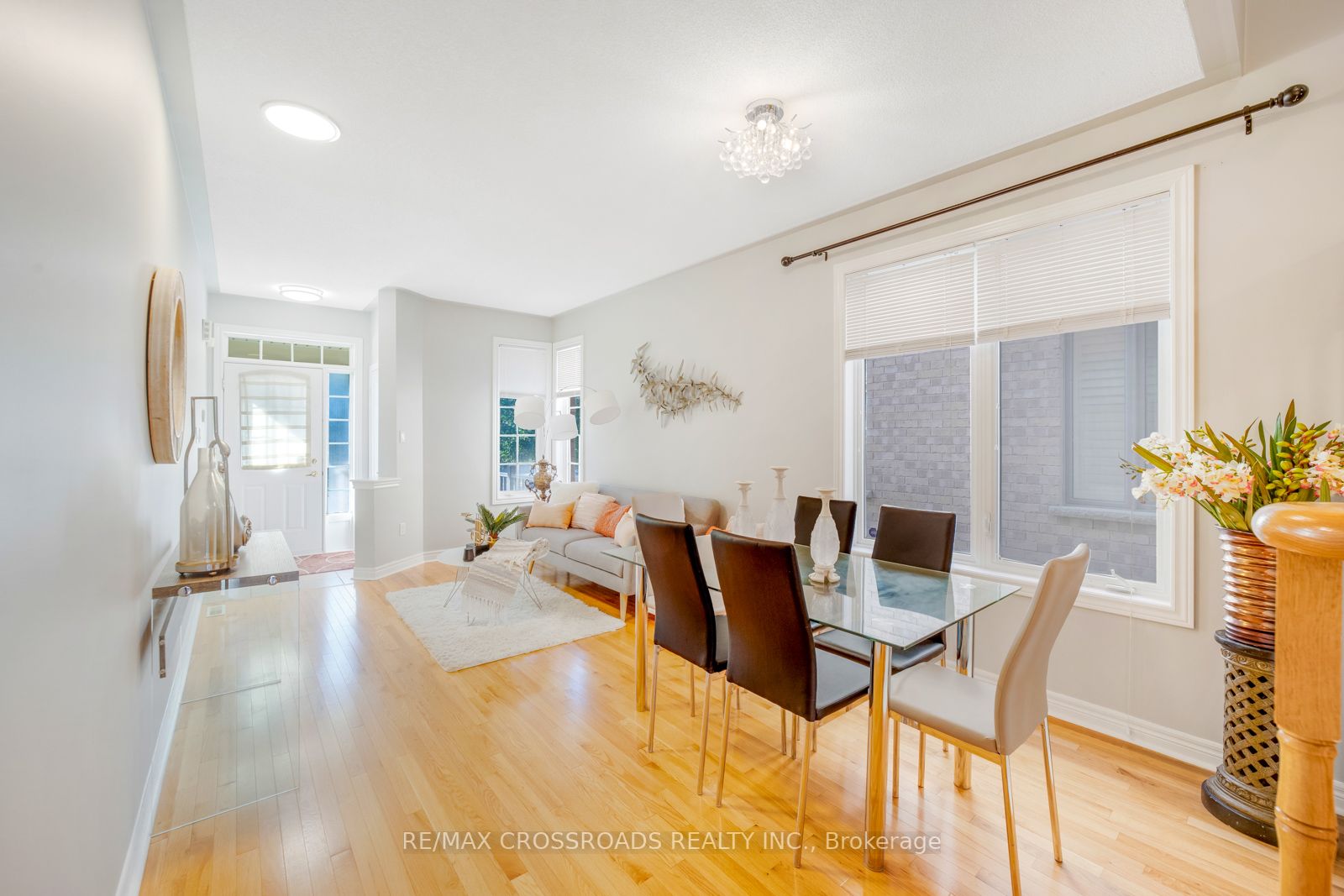 375 Mantle Ave