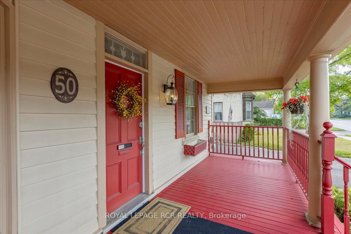50 Wellington St E