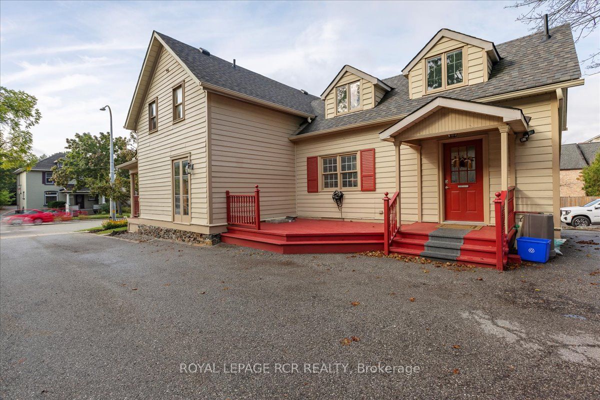 50 Wellington St E