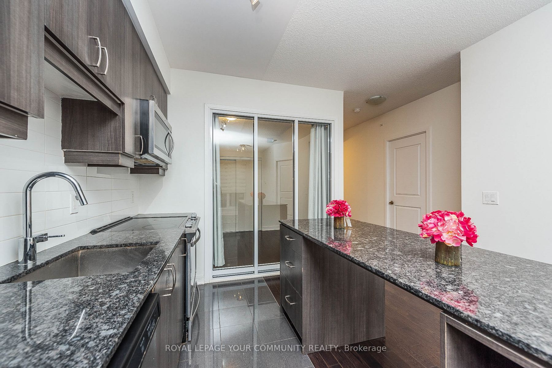 9199 Yonge St, #404