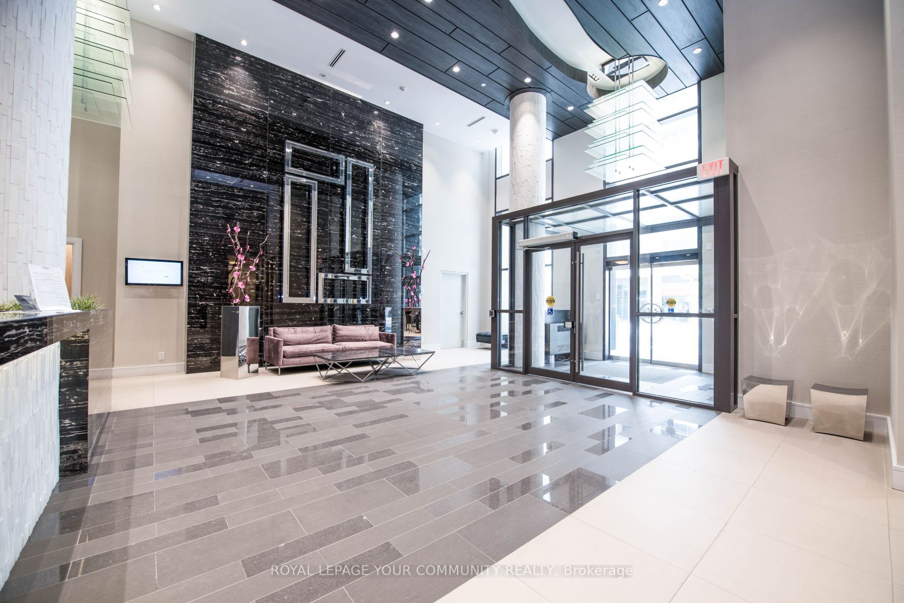 9199 Yonge St, #404