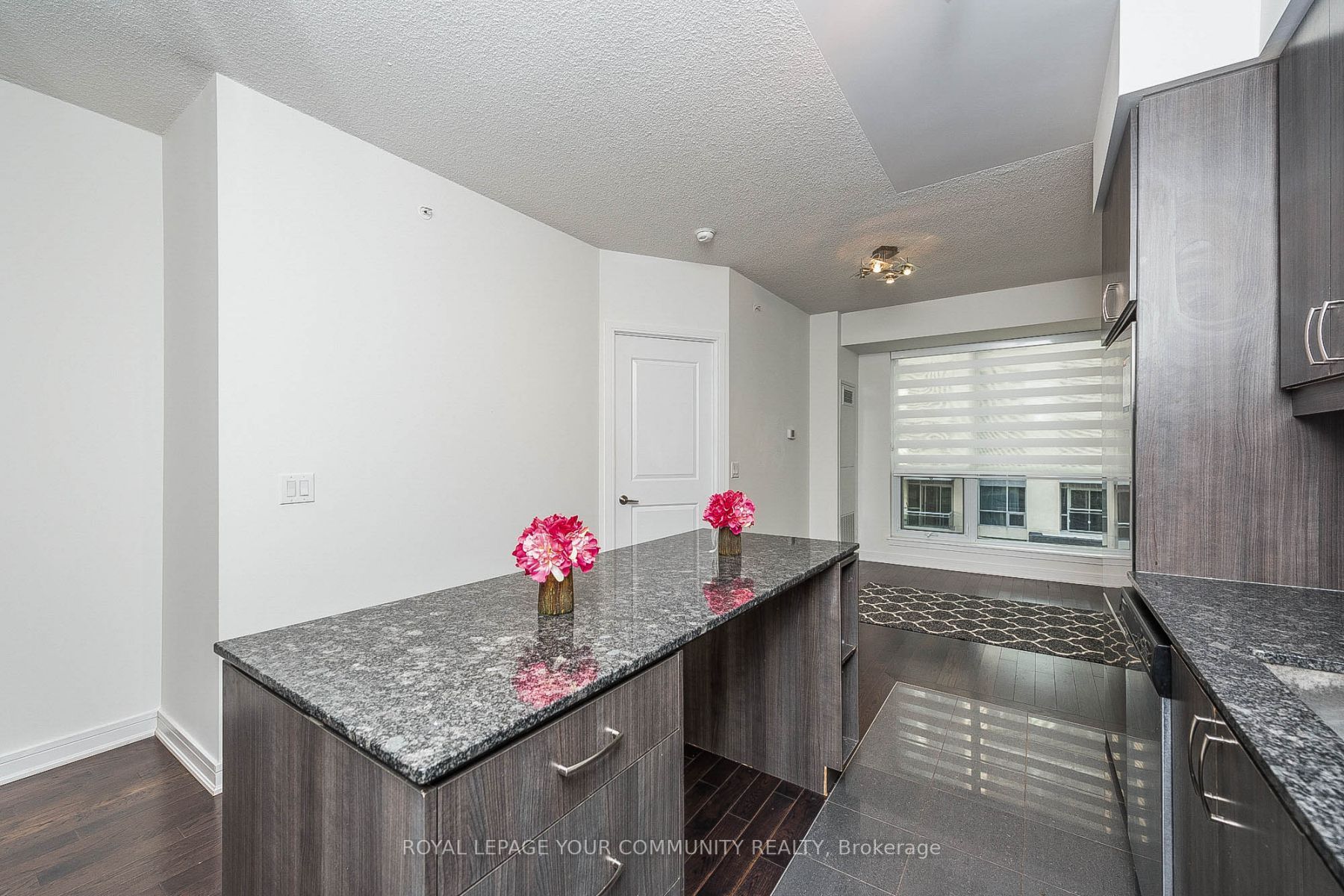 9199 Yonge St, #404