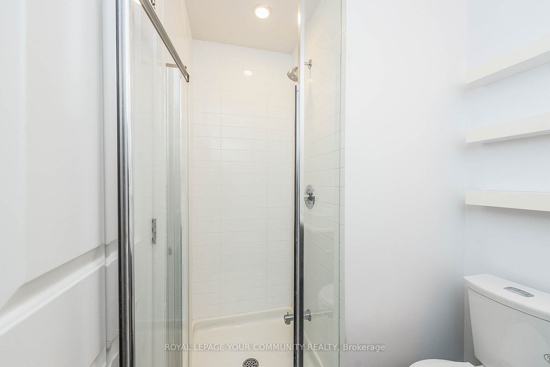 9199 Yonge St, #404