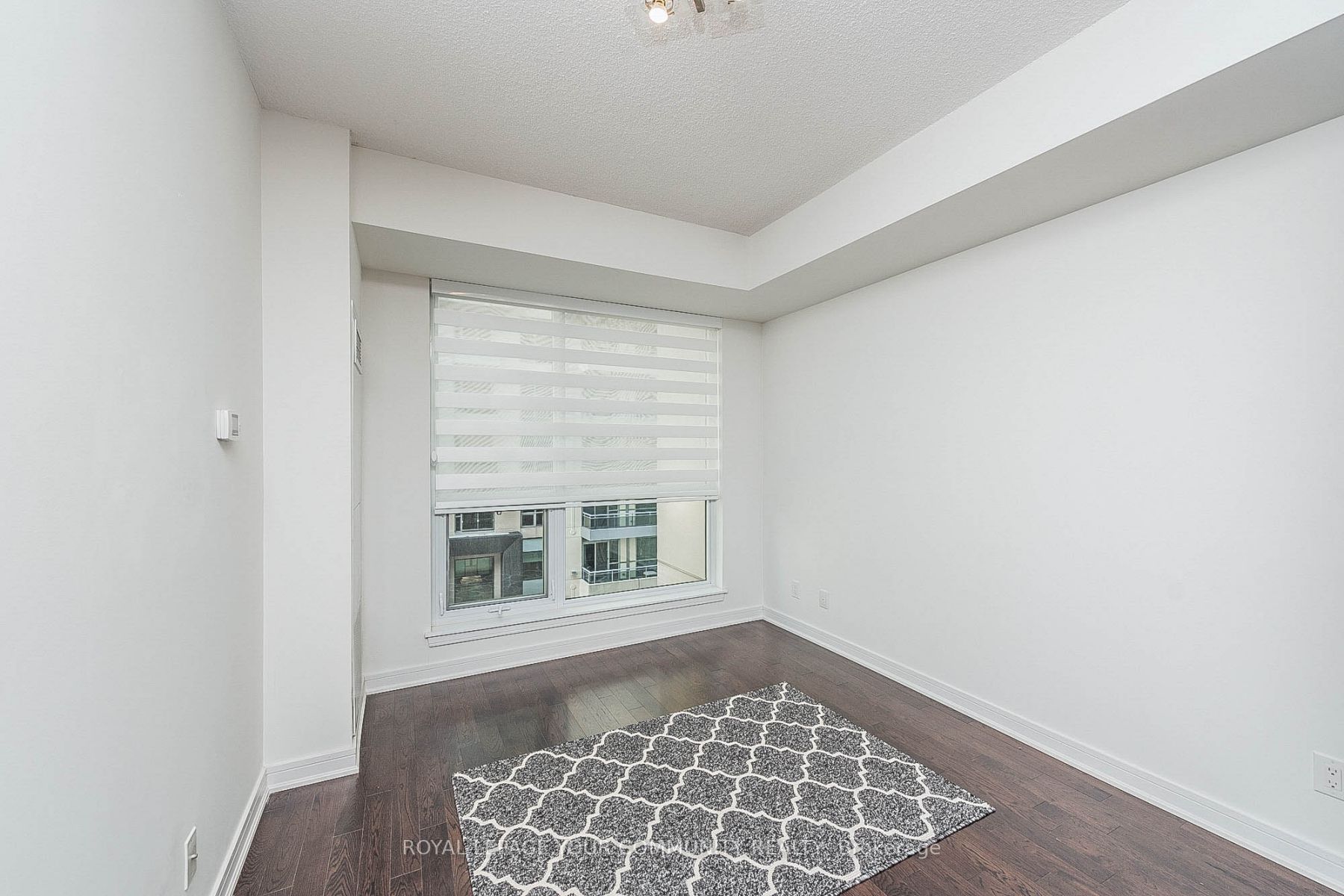 9199 Yonge St, #404